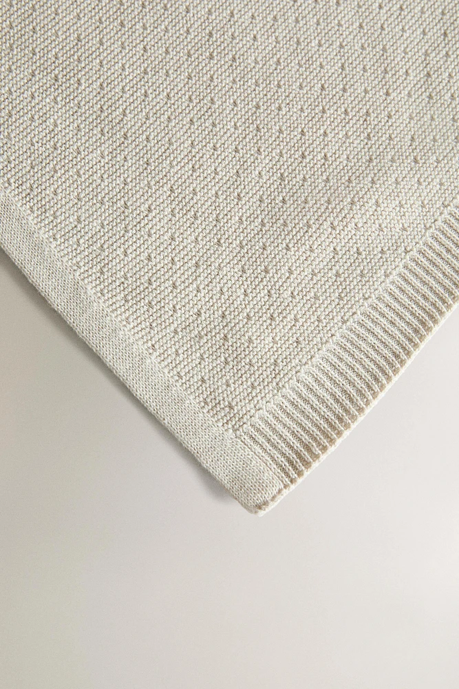 CHILDREN’S DOTTED COTTON BLANKET