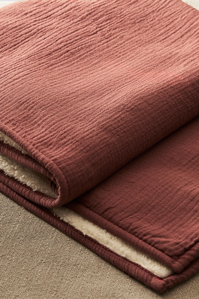 CHILDREN’S REVERSIBLE COZY BLANKET