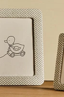 CHILDREN’S LINED PICTURE FRAME