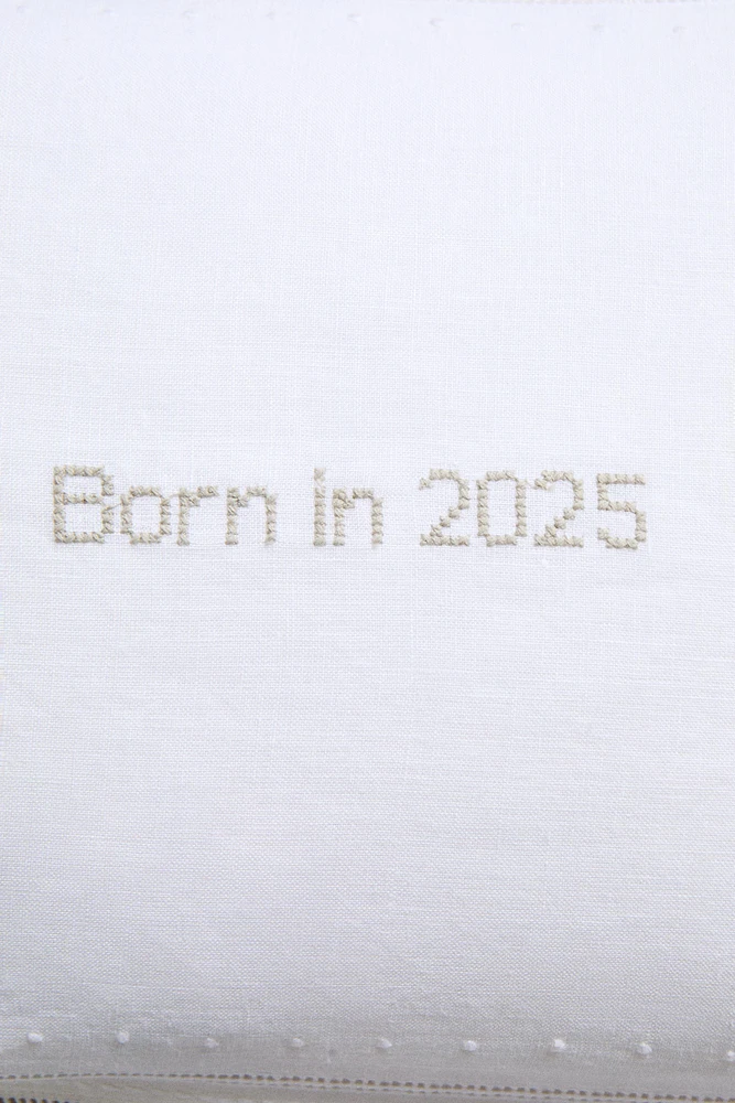 HOUSSE DE COUSSIN ENFANT « BORN IN 2025 »