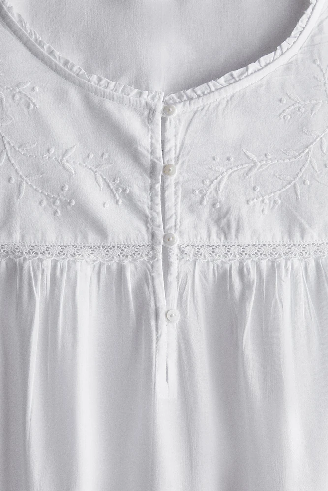 EMBROIDERED COTTON NIGHTGOWN