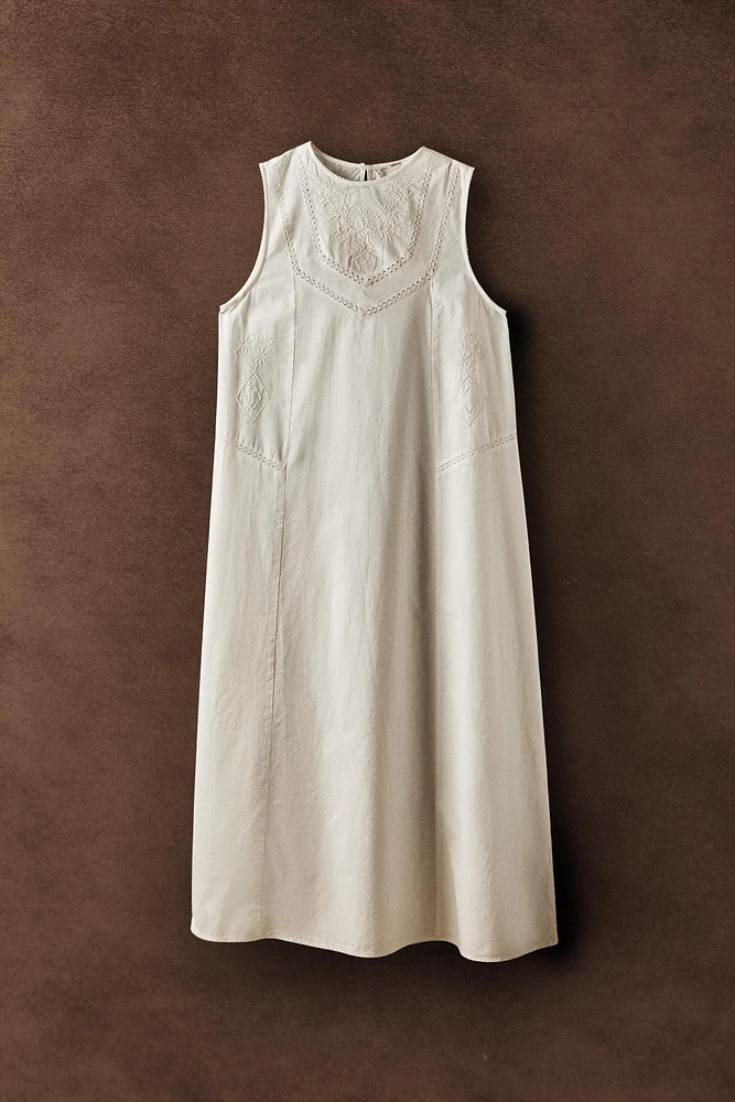 EMBROIDERED COTTON NIGHTGOWN