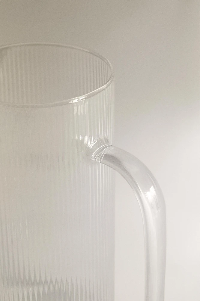 BOROSILICATE GLASS PITCHER WITH LINE DESIGN