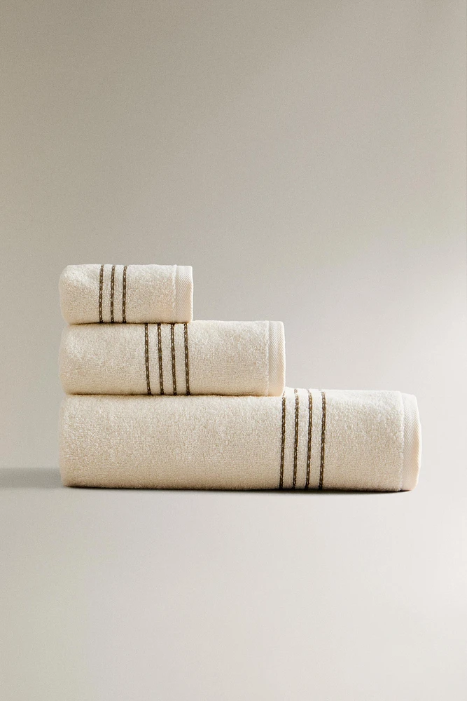 CONTRAST STITCH BATH TOWEL