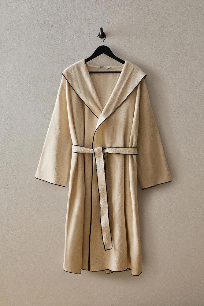 (320 GXM²) COTTON BATHROBE WITH AN OVERLOCK