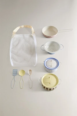 CHILDREN’S TOY SET OF UTENSILS