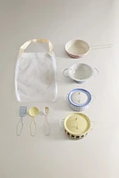 CHILDREN’S TOY SET OF UTENSILS