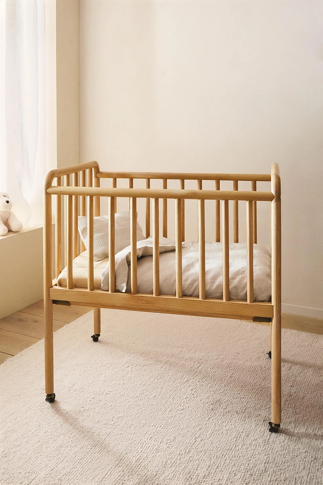 CHILDREN’S ASH WOOD MINI COT