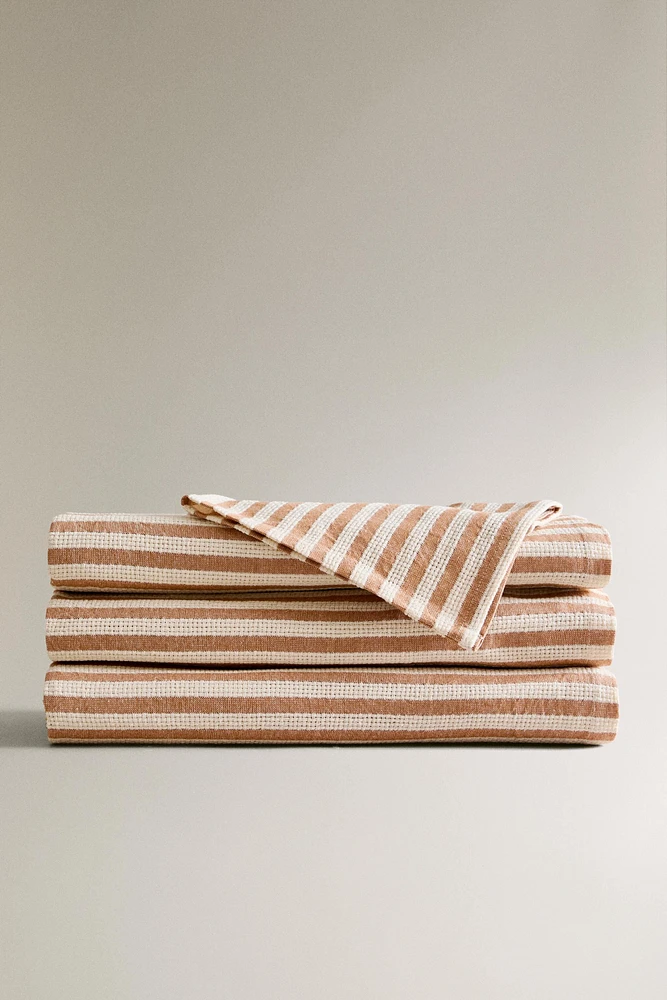 TEXTURED STRIPED TABLECLOTH