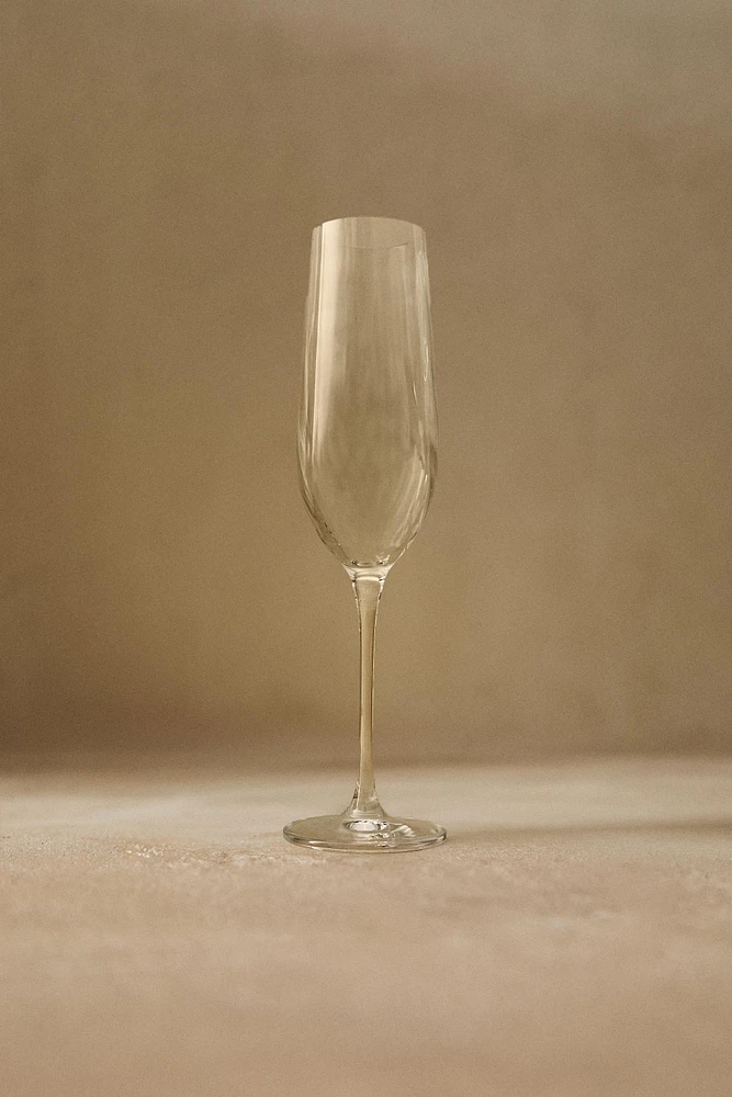 CRYSTALLINE FLUTE GLASS WITH RAISED DESIGN