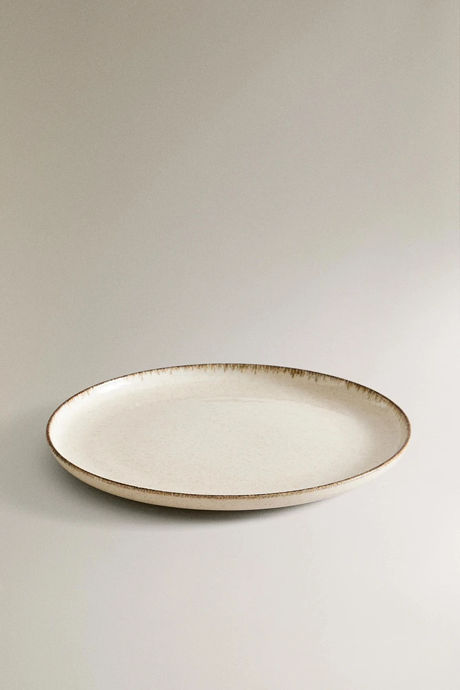 PORCELAIN DINNER PLATE WITH ANTIQUE FINISH RIM