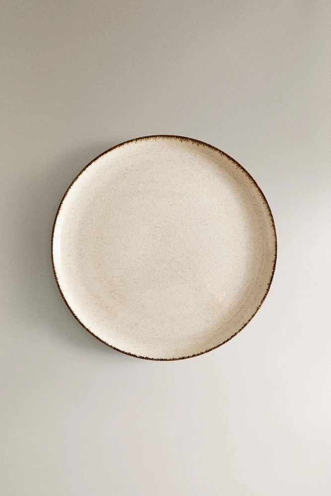 PORCELAIN DINNER PLATE WITH ANTIQUE FINISH RIM