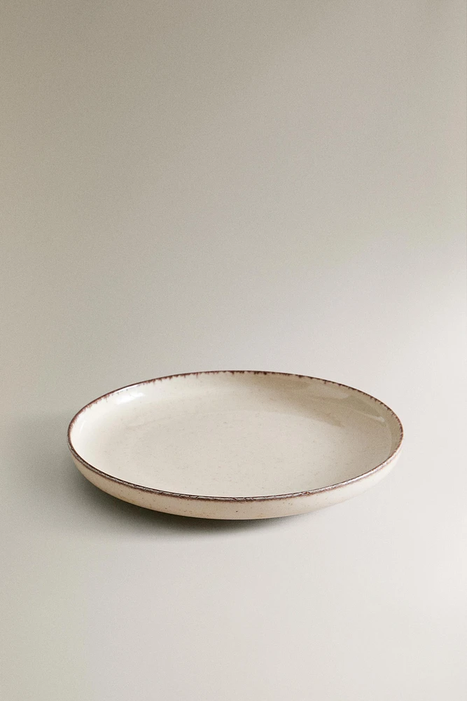 PORCELAIN DESSERT PLATE WITH ANTIQUE FINISH RIM