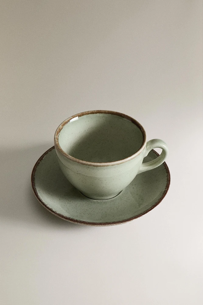 PORCELAIN TEACUP WITH ANTIQUE FINISH RIM