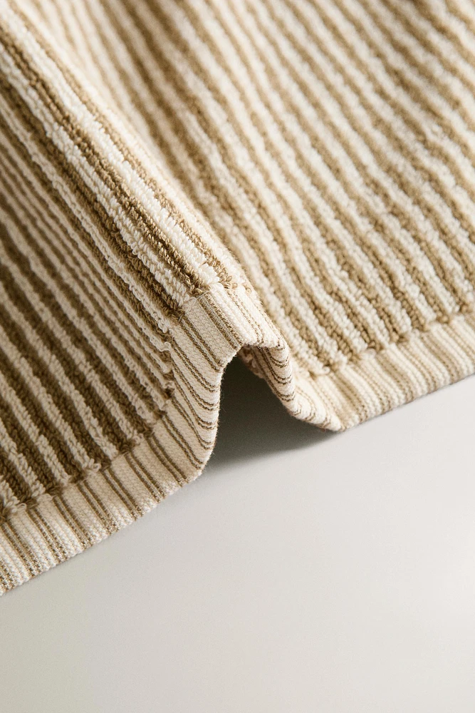 STRIPED BATH TOWEL