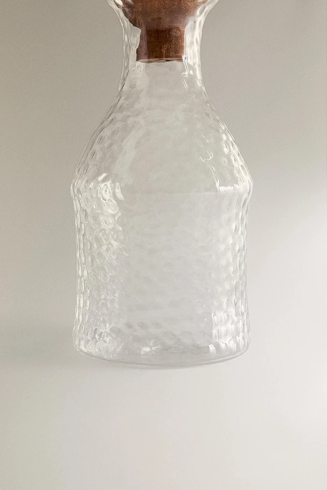 HAMMERED BOROSILICATE GLASS BOTTLE WITH WOODEN LID