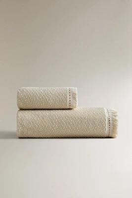 TEXTURED COTTON BATH TOWEL