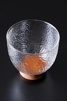 HAMMERED BOROSILICATE GLASS TUMBLER WITH A WOODEN BASE