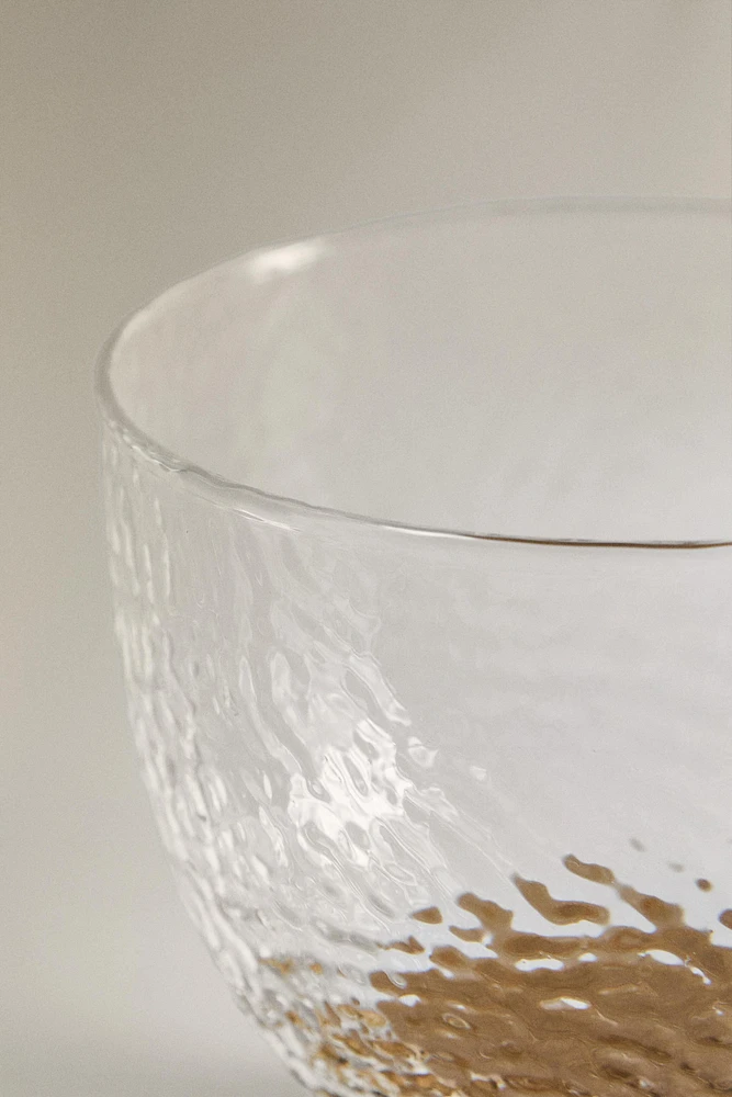 HAMMERED BOROSILICATE GLASS TUMBLER WITH A WOODEN BASE