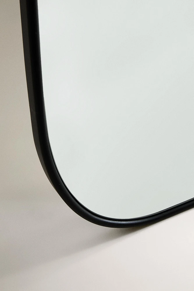 FULL LENGTH MIRROR WITH ROUND FRAME