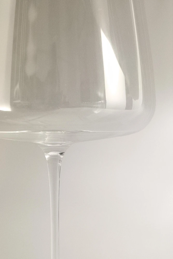 ULTRA LIGHTWEIGHT WINE GLASS