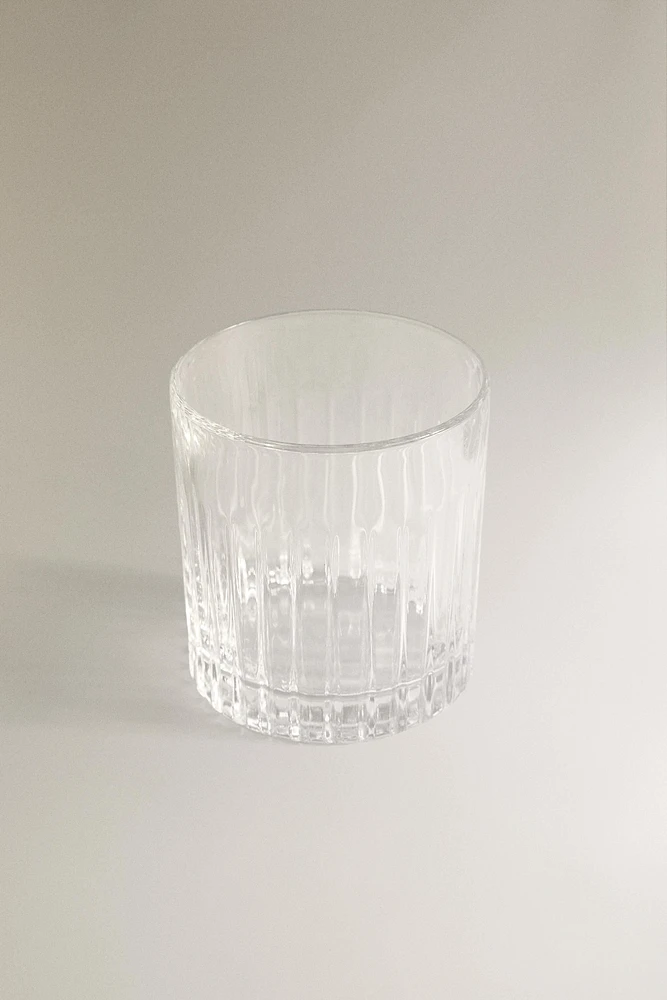 CRYSTALLINE TUMBLER WITH RAISED DESIGN