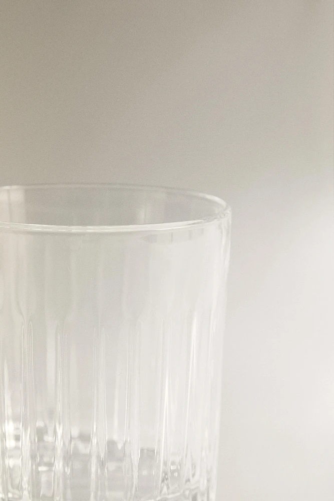 CRYSTALLINE TUMBLER WITH RAISED DESIGN