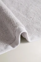 (700 GXM²) EXTRA SOFT COTTON BATH TOWEL