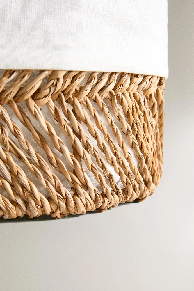 ROUND BASKET WITH COTTON LINING