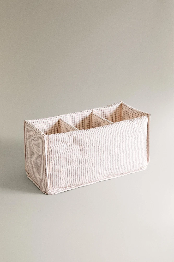 RANGEMENT TABLE ENFANT RAYURES CARREAUX