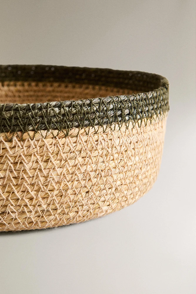 ROUND WOVEN BASKET