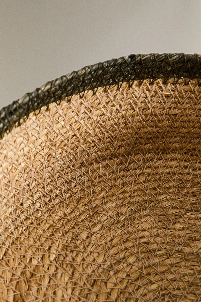 ROUND WOVEN BASKET