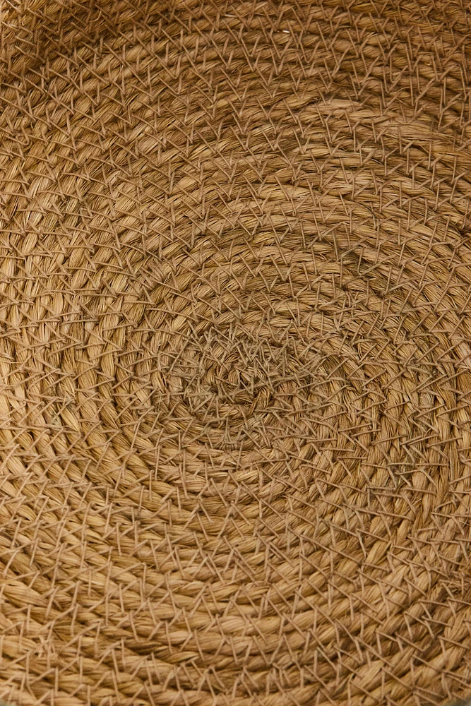 ROUND WOVEN BASKET