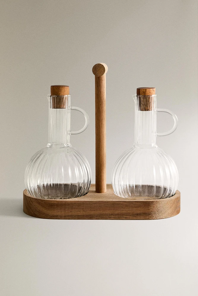 BOROSILICATE GLASS AND WOOD CRUET SET