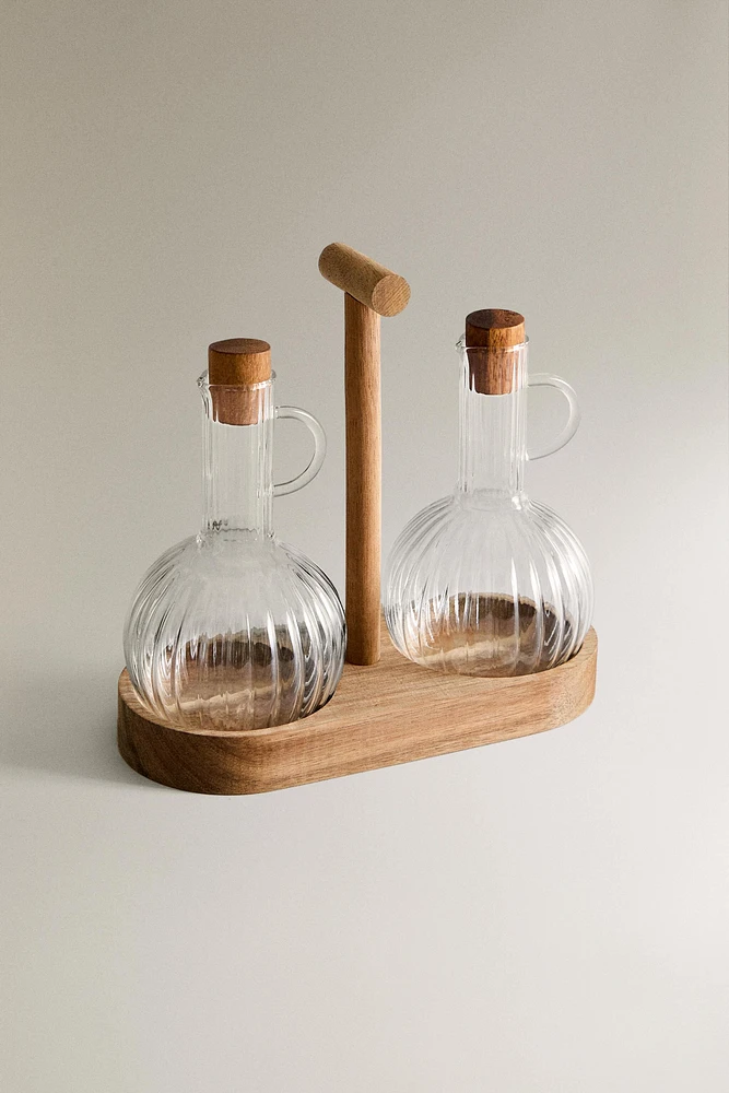 BOROSILICATE GLASS AND WOOD CRUET SET