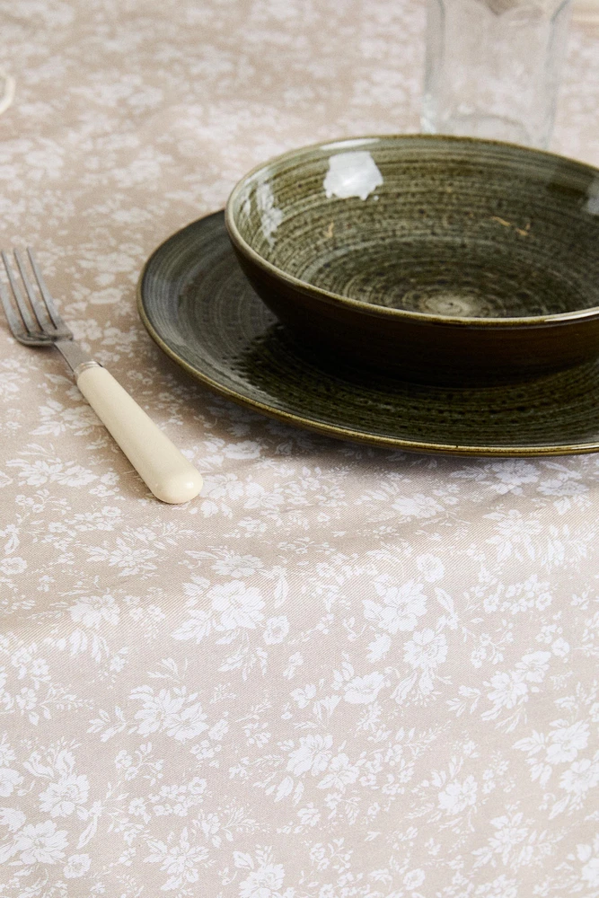 RESIN-COATED TABLECLOTH FLORAL PRINT