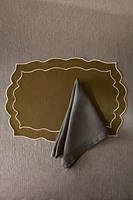 SCALLOPED PLACEMAT