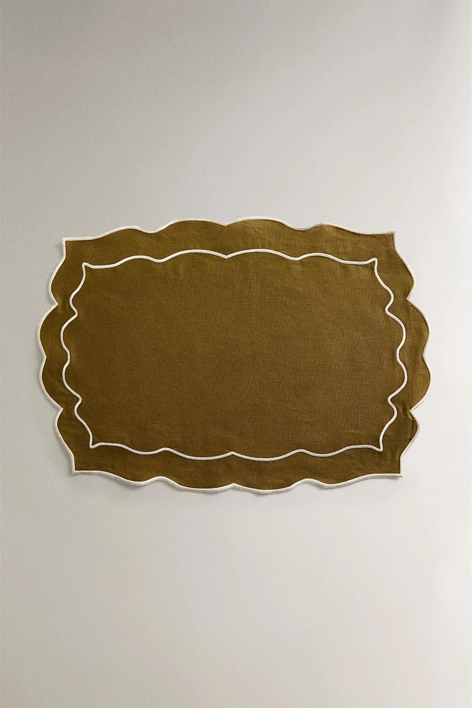 SCALLOPED PLACEMAT