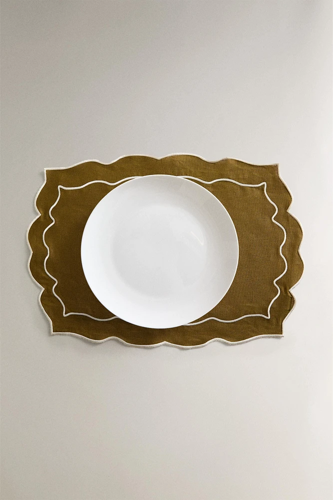 SCALLOPED PLACEMAT