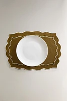SCALLOPED PLACEMAT