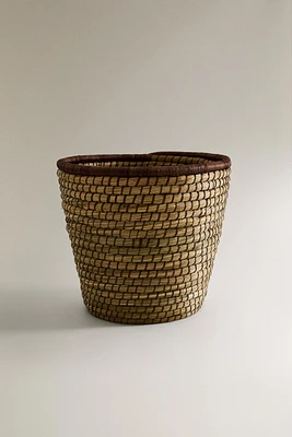 ROUND WOVEN BASKET