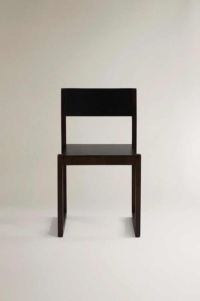 WOOD AND LEATHER FRAME CHAIR