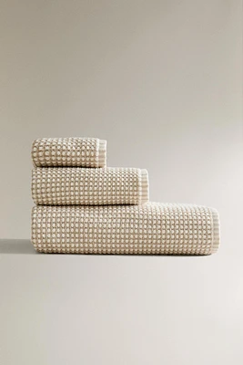 TEXTURED CHECK BATH TOWEL