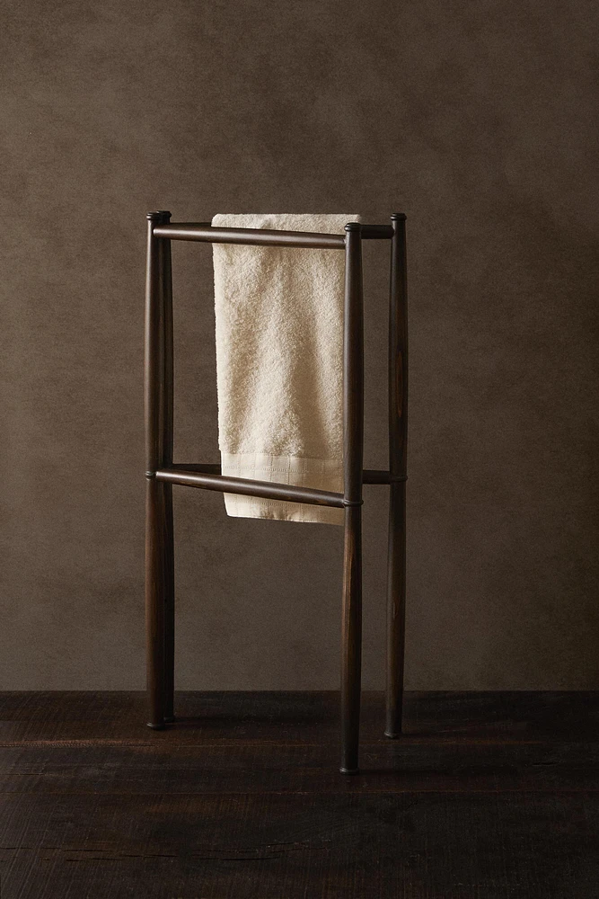 FOLDABLE TOWEL RACK