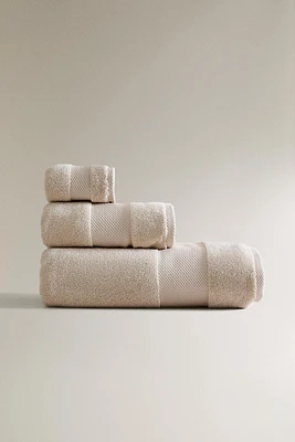 (800 GXM²) EXTRA SOFT BATH TOWEL