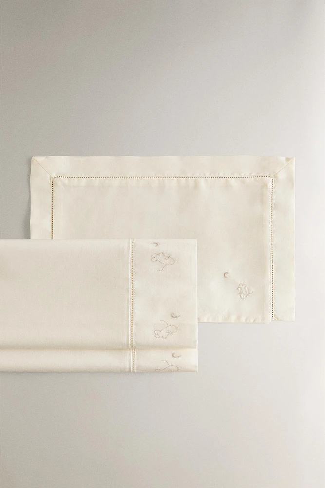 SET OF MINI CRIB SHEETS WITH EMBROIDERED MICE