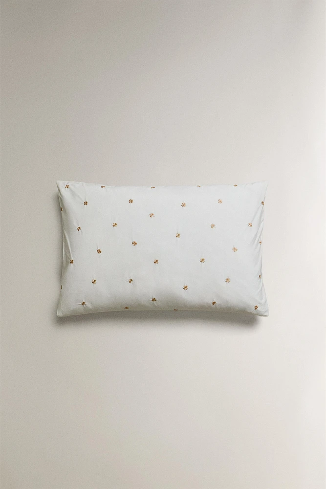 CLOVER PILLOWCASE