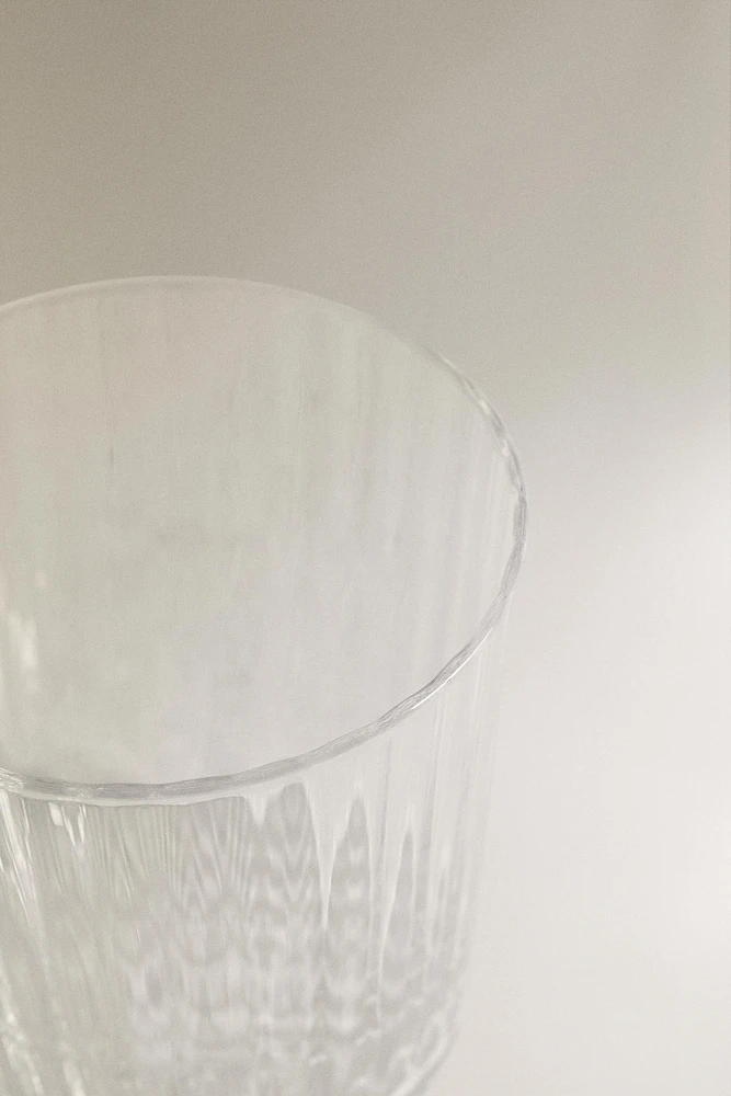 GLASS TUMBLER WITH LINE DESIGN