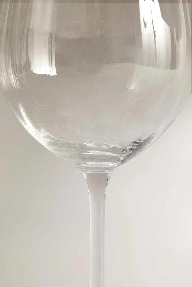 TEXTURED CRYSTALLINE WINE GLASS