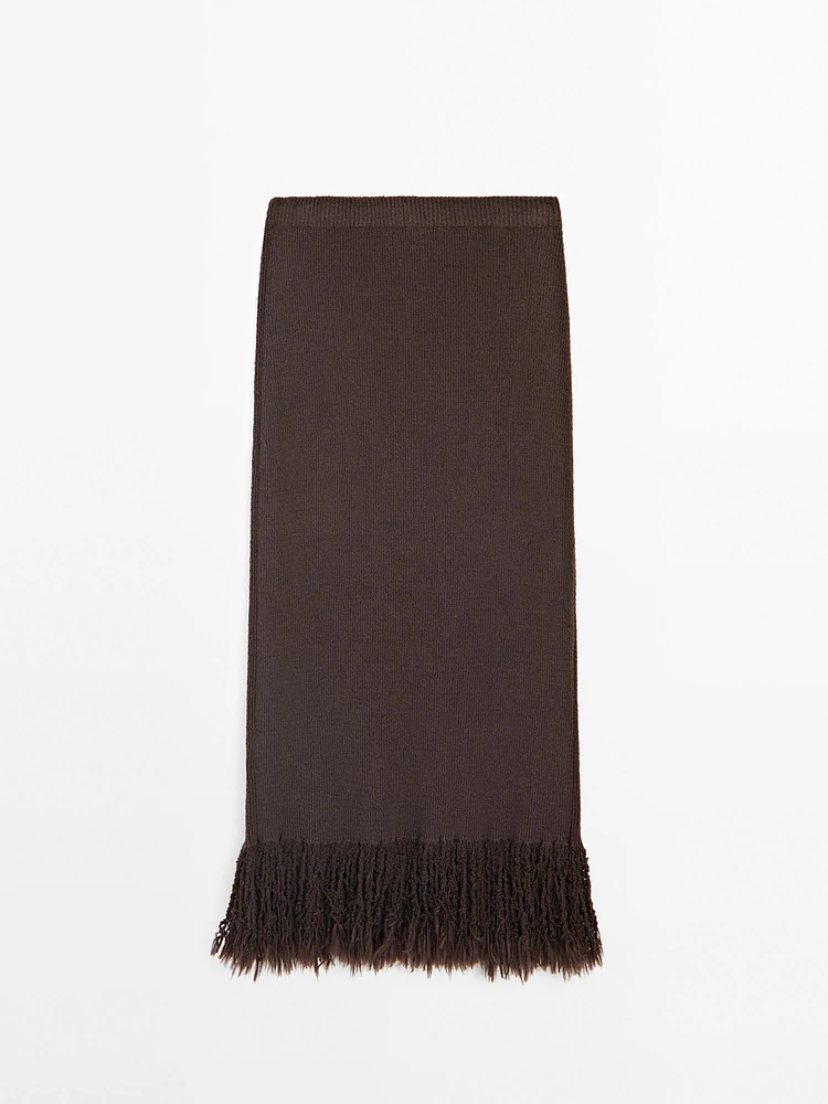 Long knit skirt with fringed hem